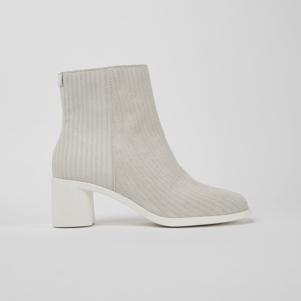Camper white suede Meda boot size 8.5 pre-owned